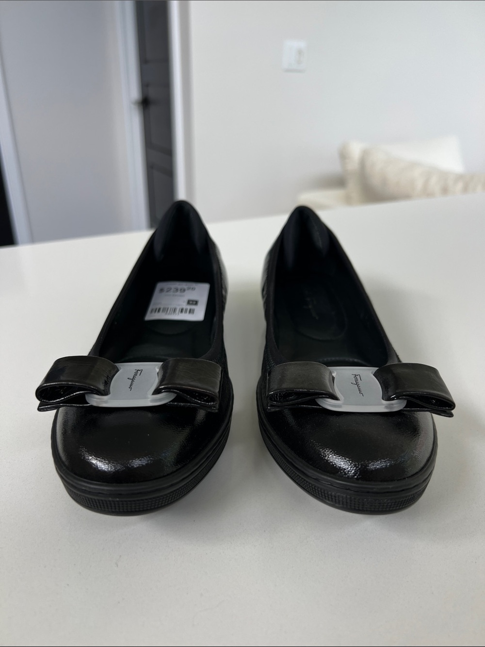 Salvatore Ferragamo savina black patent leather cushioned ballet flats with bows - Picture 7 of 10